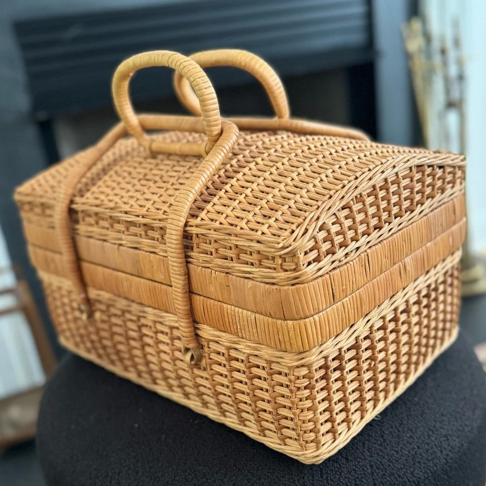 Vintage Wicker Picnic Basket